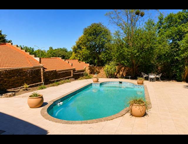 6 BEDROOM HOUSE FOR SALE IN HEUWELSIG